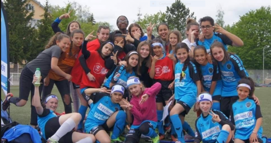 Journée-départementale-du-foot-féminin-à-Thaon-Théatre-par-les-féminines-du-RSE